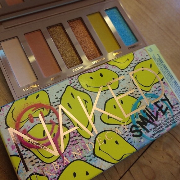 New Urban Decay x Smiley® Naked Eyeshadow Palette - Picture 11 of 13